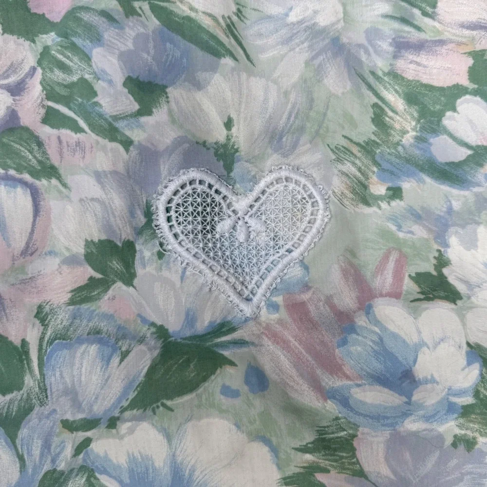 2.8.10 Vtg Pastel Floral Lap Quilt Throw 35.5x55 Lace Heart + Fitted Baby Sheet